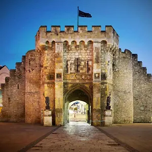 High Street - 2bd - King Beds - Parking - Wise Southampton