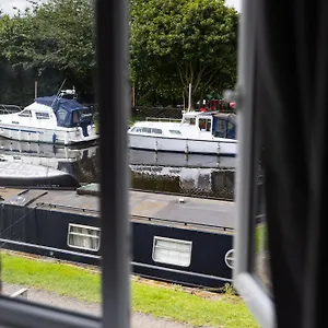 Canal Side Wakefield Stanley (West Yorkshire)